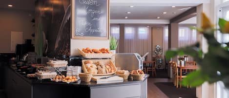Daily buffet breakfast (EUR 9 per person)