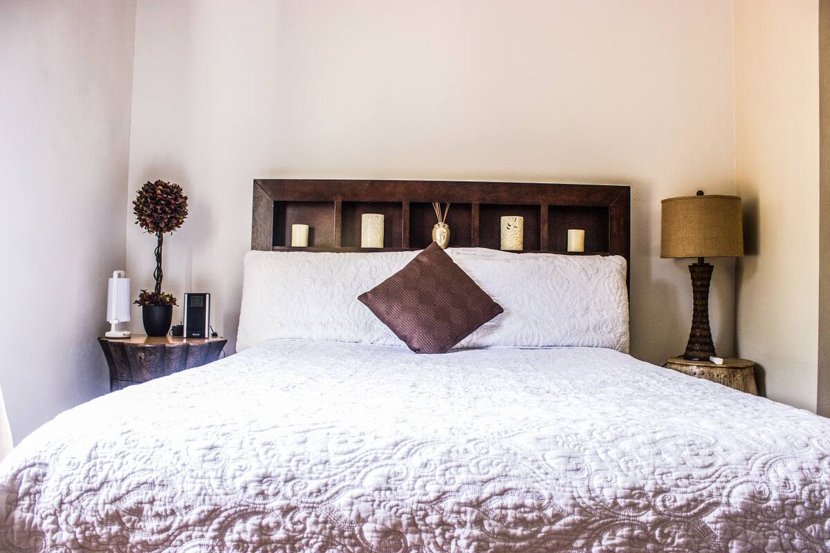 Superior Queen Room | In-room safe, soundproofing, iron/ironing board, WiFi (free)