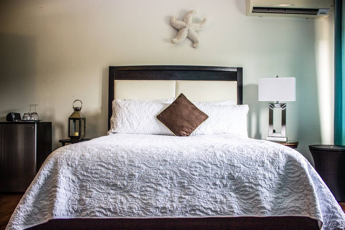 Superior King Room | In-room safe, soundproofing, iron/ironing board, WiFi (free)
