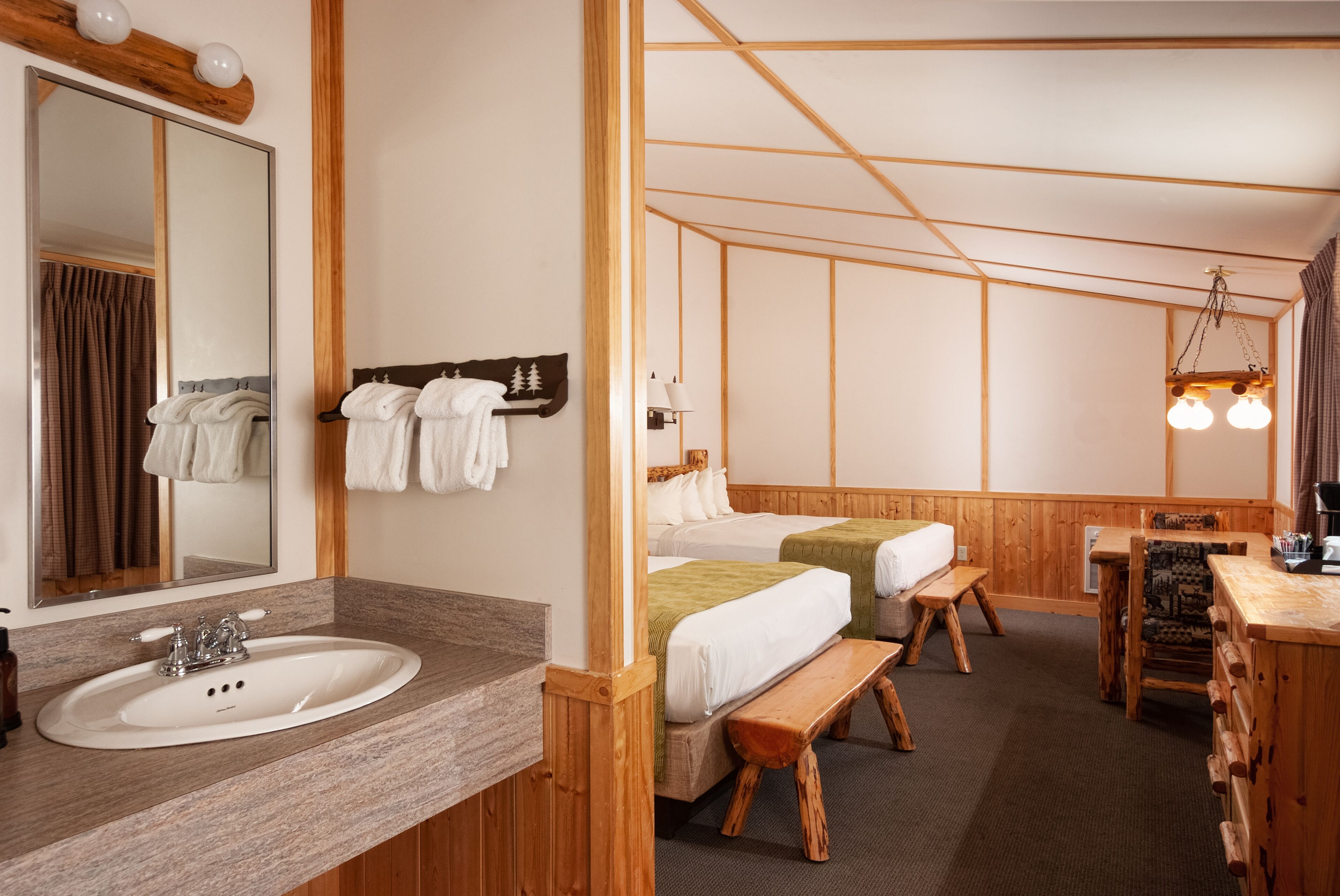 Cabane, 2 grands lits | Bureau, lits bébé (gratuits), draps fournis