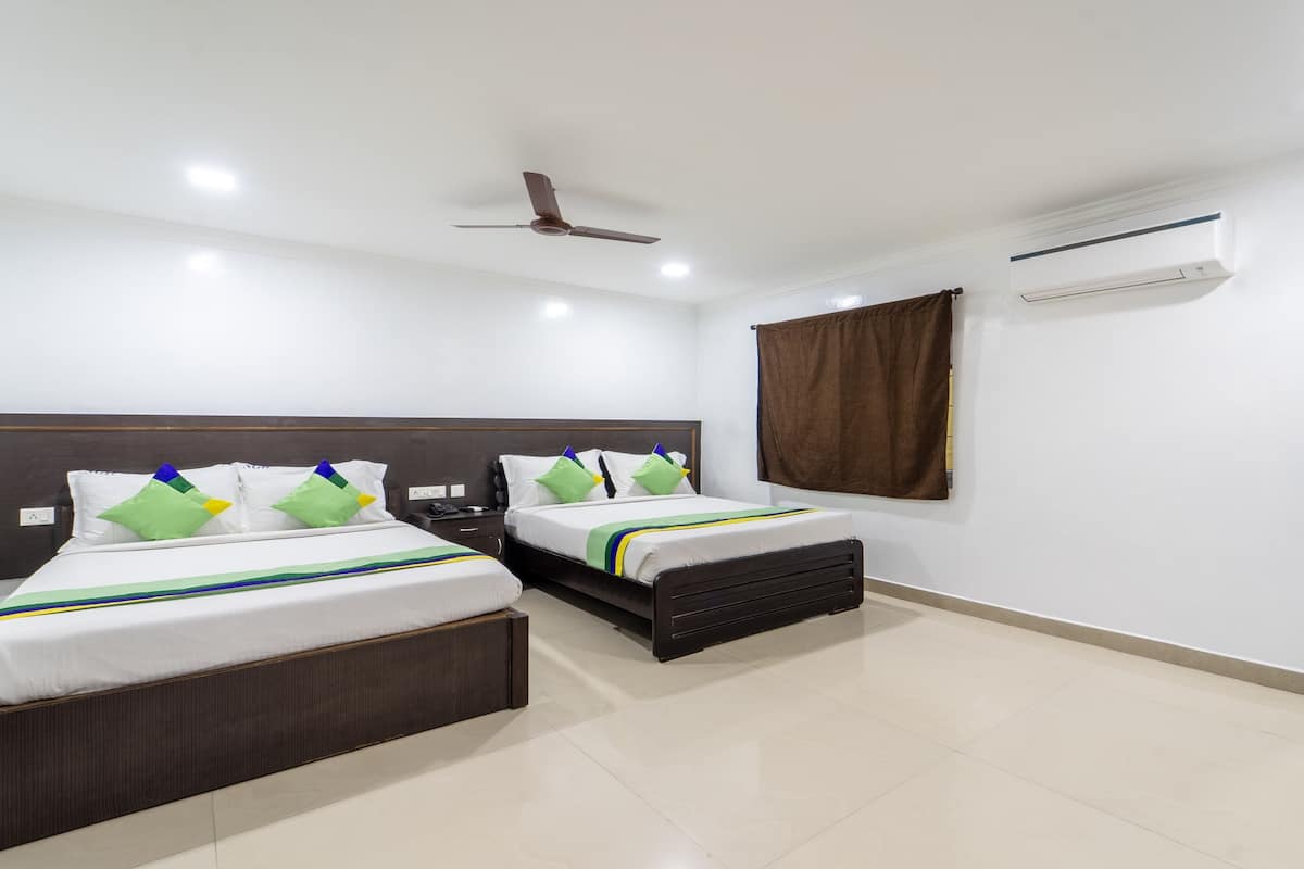 deluxe double room | premium bedding, in-room safe, desk, iron/ironing board