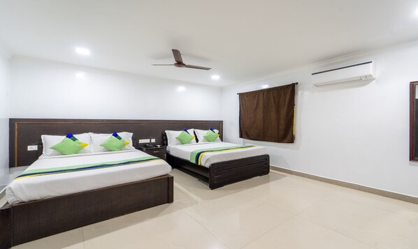 Deluxe Double Room | 1 bedroom, premium bedding, in-room safe, desk