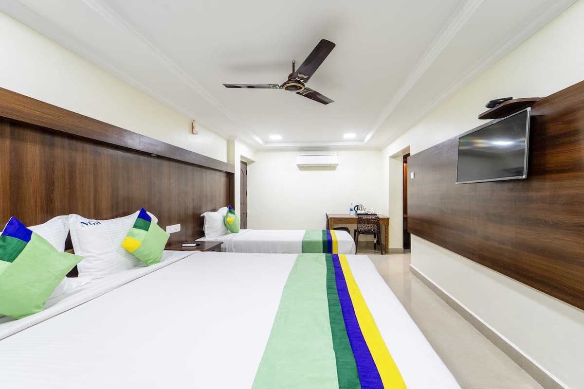 deluxe double room | premium bedding, in-room safe, desk, iron/ironing board