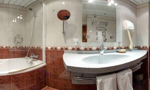 スイート | バスルーム | バスアメニティ (無料)、タオル