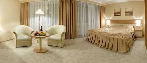 Standard Room | Desk, rollaway beds, free WiFi