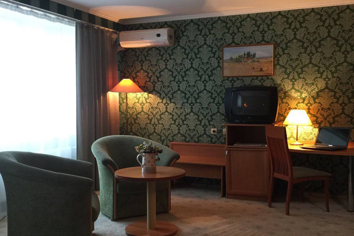 Junior-Suite | Schreibtisch, Zustellbetten, kostenloses WLAN