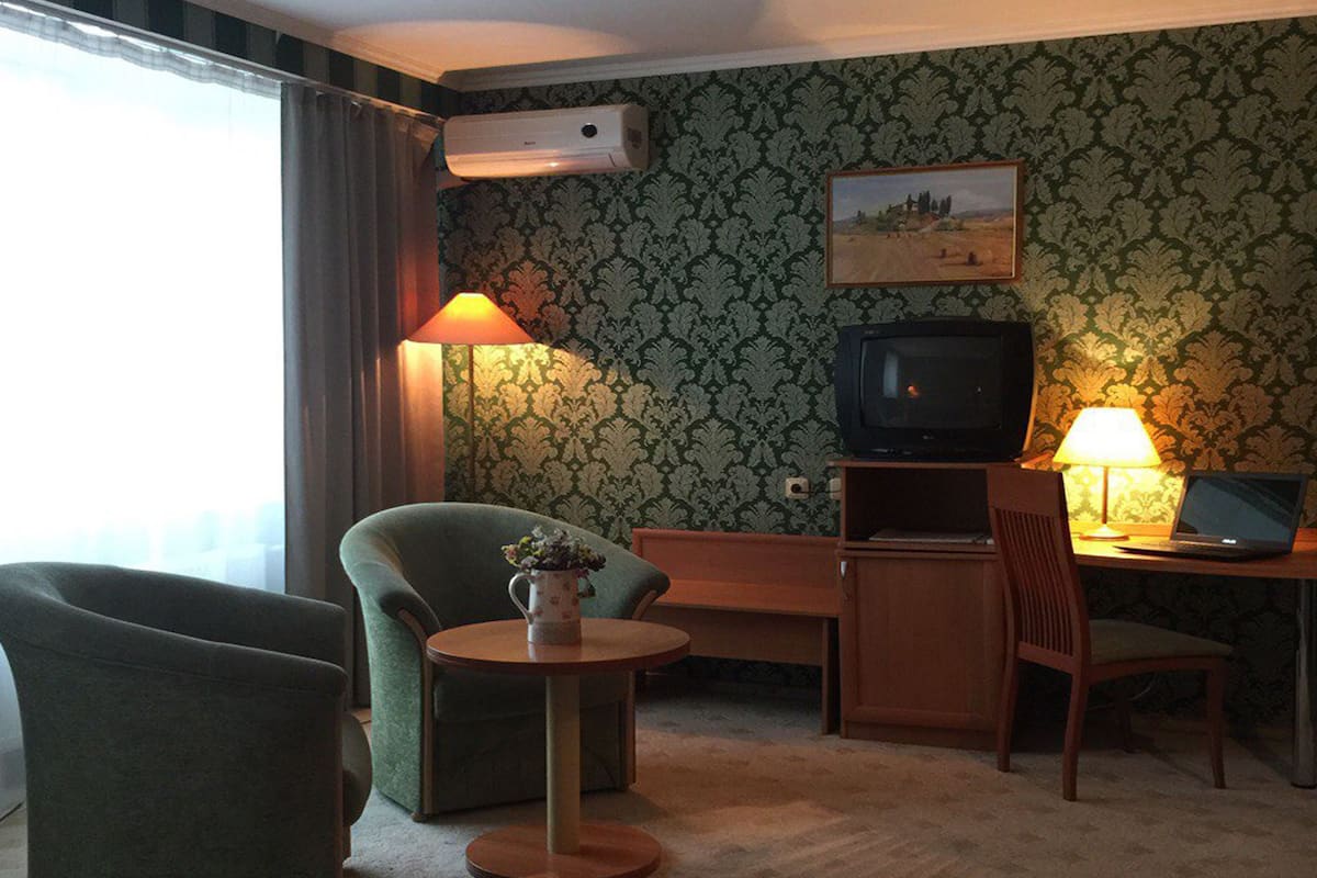Junior Suite | Desk, rollaway beds, free WiFi