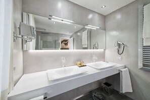 Premium bedding, minibar, in-room safe, desk - Domus Libera (Rome)