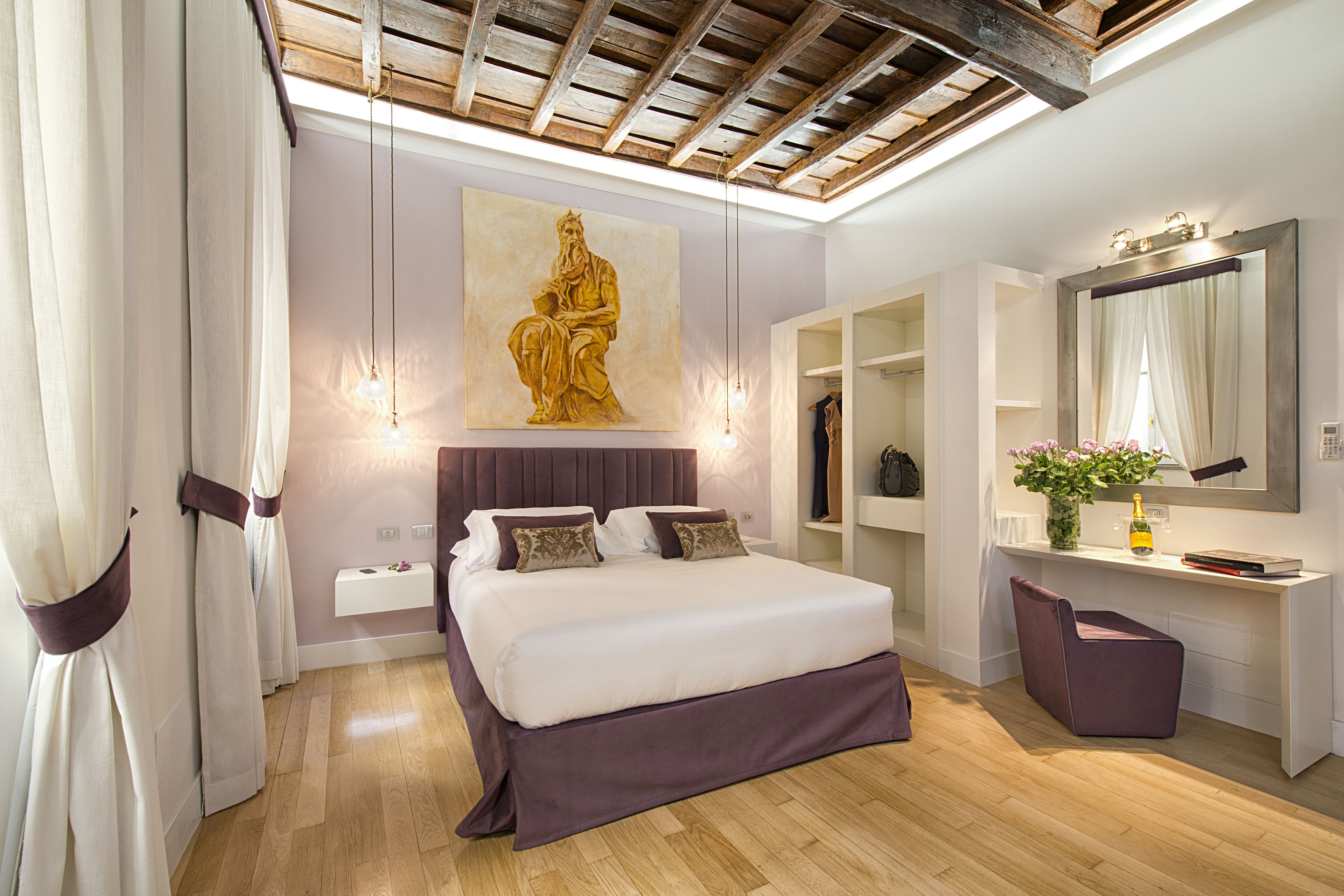 Premium bedding, minibar, in-room safe, desk