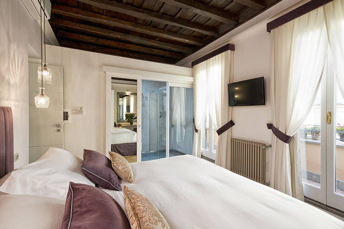 高級雙人房, 陽台 | 高級寢具、迷你吧、客房內保險箱、書桌