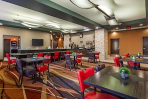 Free daily full breakfast  - Best Western Plus Drayton Valley (Drayton Valley)