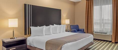 Standard Room, 1 King Bed, Accessible, Kitchenette (Kitchenette) | Premium bedding, down duvets, in-room safe, desk
