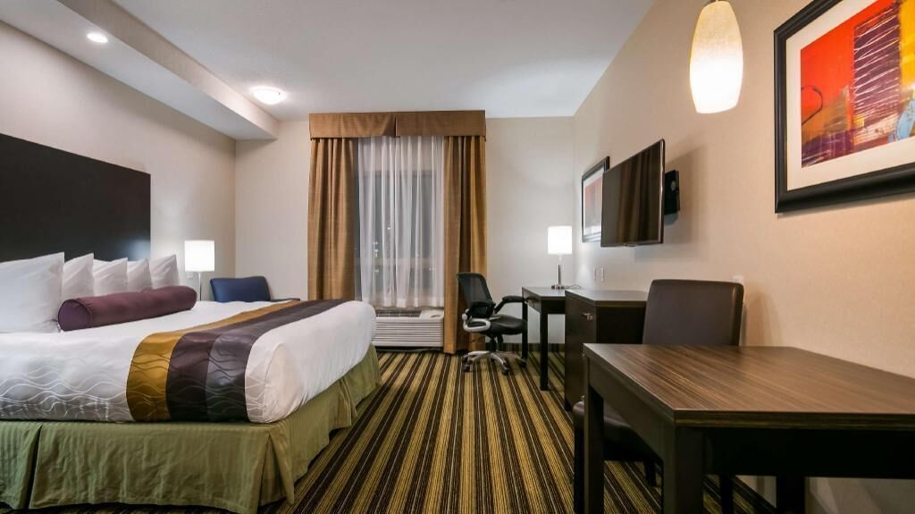 Premium bedding, down duvets, in-room safe, desk