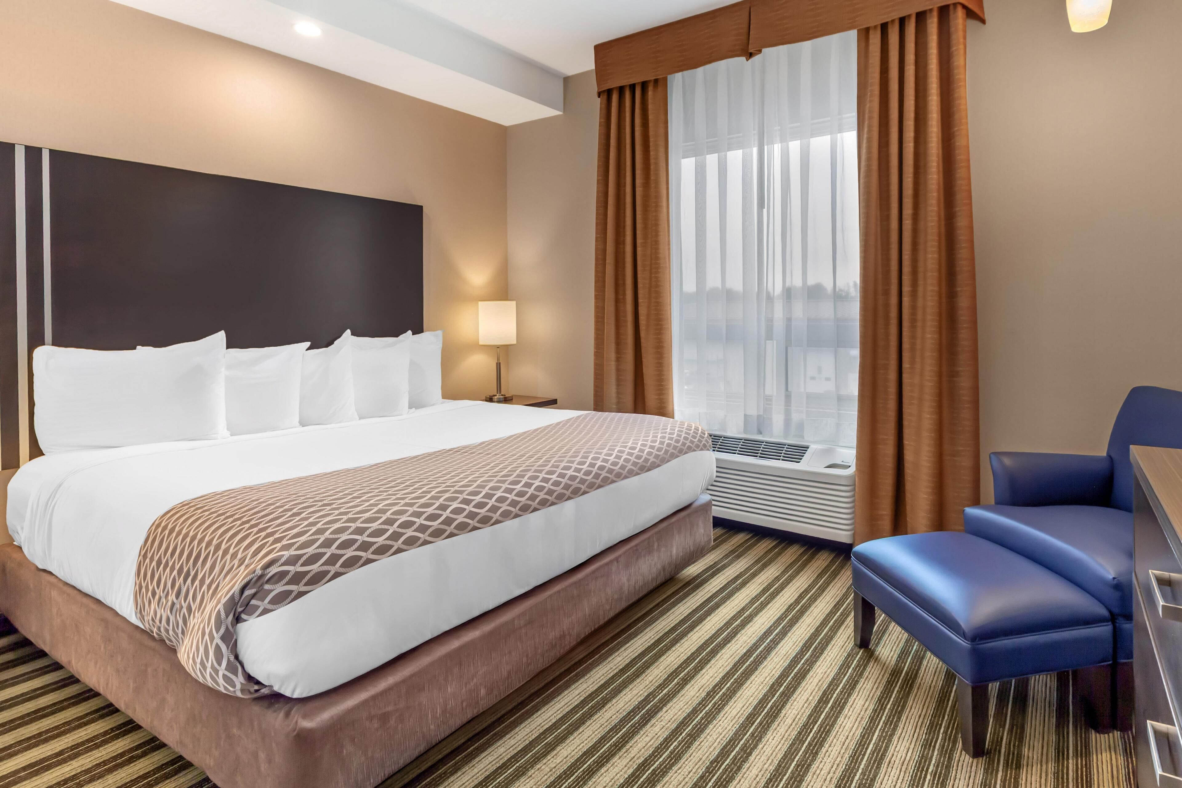 Suite, 1 King Bed with Sofa bed, Non Smoking, Kitchen (with Sofabed) | Premium bedding, down comforters, in-room safe, desk