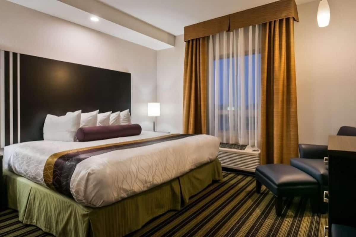 Premium bedding, down duvets, in-room safe, desk