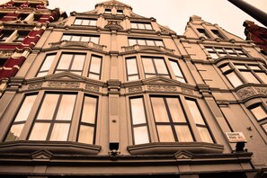 Front of property - London Kings Hotel (London)