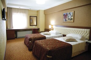 Twin Room | View from room - Hotel Yuksel (Istanbul)