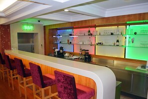Bar (on property) - Hotel Yuksel (Istanbul)