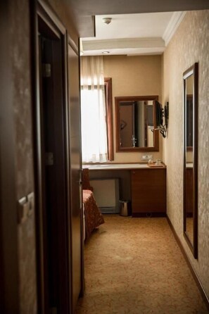 Premium bedding, minibar, in-room safe, desk - Hotel Yuksel (Istanbul)