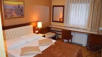 Quarto duplo | Roupas de cama premium, frigobar, cofres nos quartos, escrivaninha