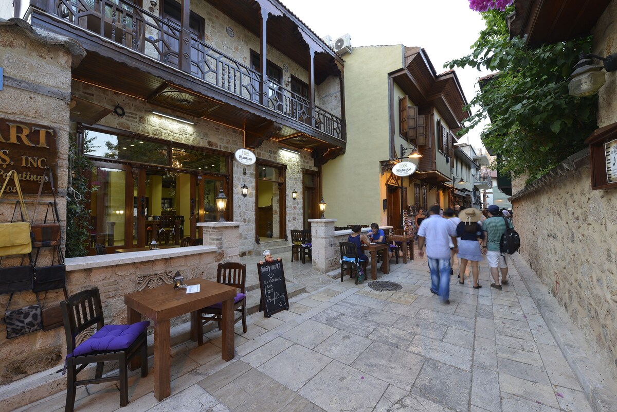 Hadrian Gate Hotel Kaleiçi Vip Transfer