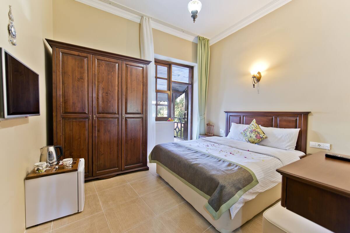 Egyptian cotton sheets, minibar, in-room safe, desk