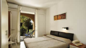 1 Schlafzimmer, Zimmersafe, Schreibtisch, BĂŒgeleisen/BĂŒgelbrett