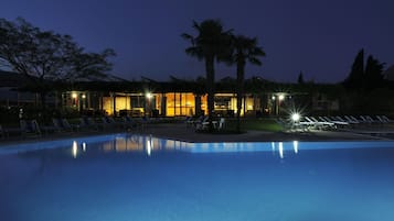 Seasonal outdoor pool