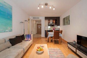 1 Schlafzimmer, hochwertige Bettwaren, Zimmersafe, individuell dekoriert