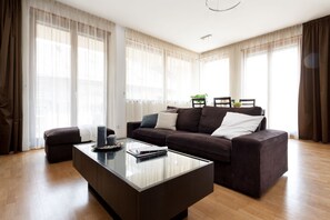 Apartment, 3 Schlafzimmer | Wohnzimmer