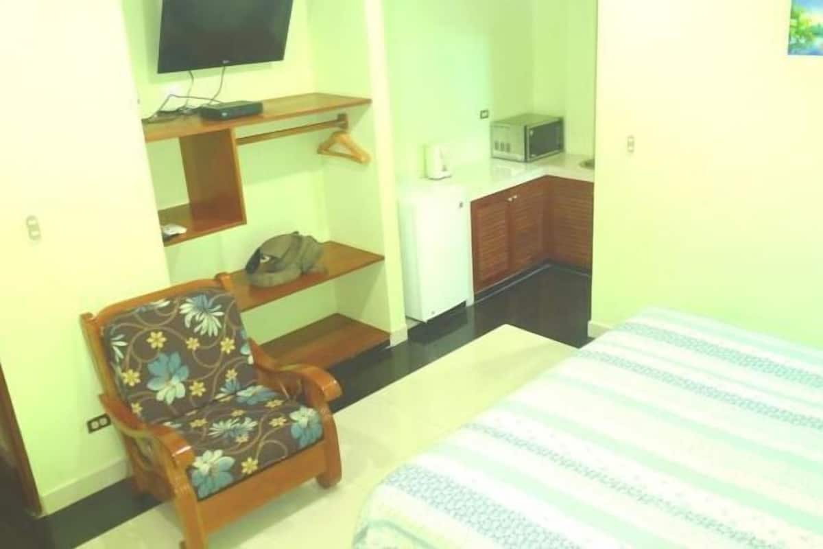 Double Room | 1 quarto, roupas de cama premium, frigobar, escrivaninha