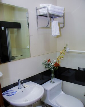 Double Room | Bathroom