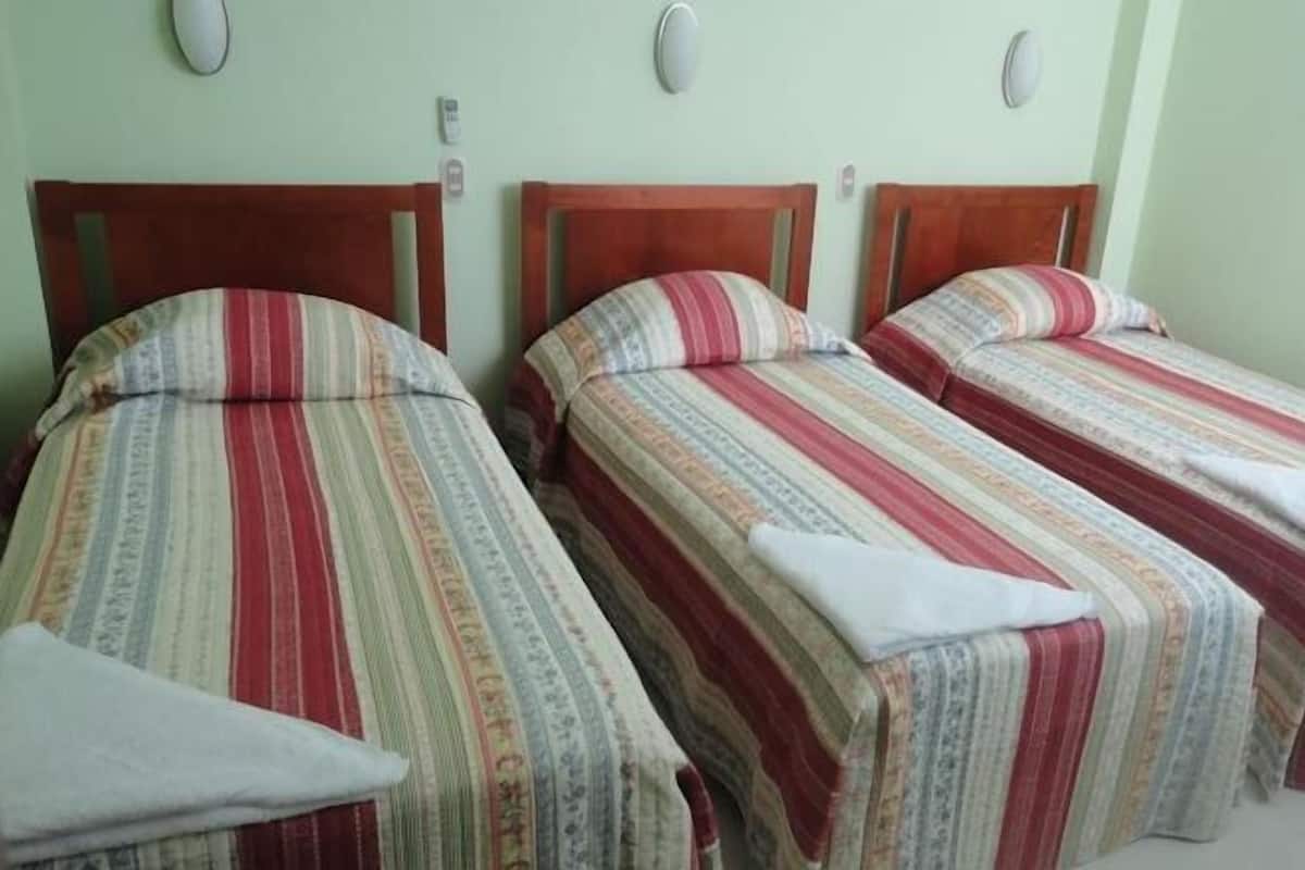 Triple Room | 1 quarto, roupas de cama premium, frigobar, escrivaninha