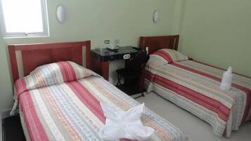 Twin Room | 1 makuuhuone, ylelliset vuodevaatteet, minibaari, työpöytä