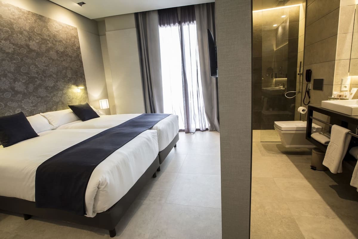 Hochwertige Bettwaren, Daunenbettdecken, Minibar, Zimmersafe