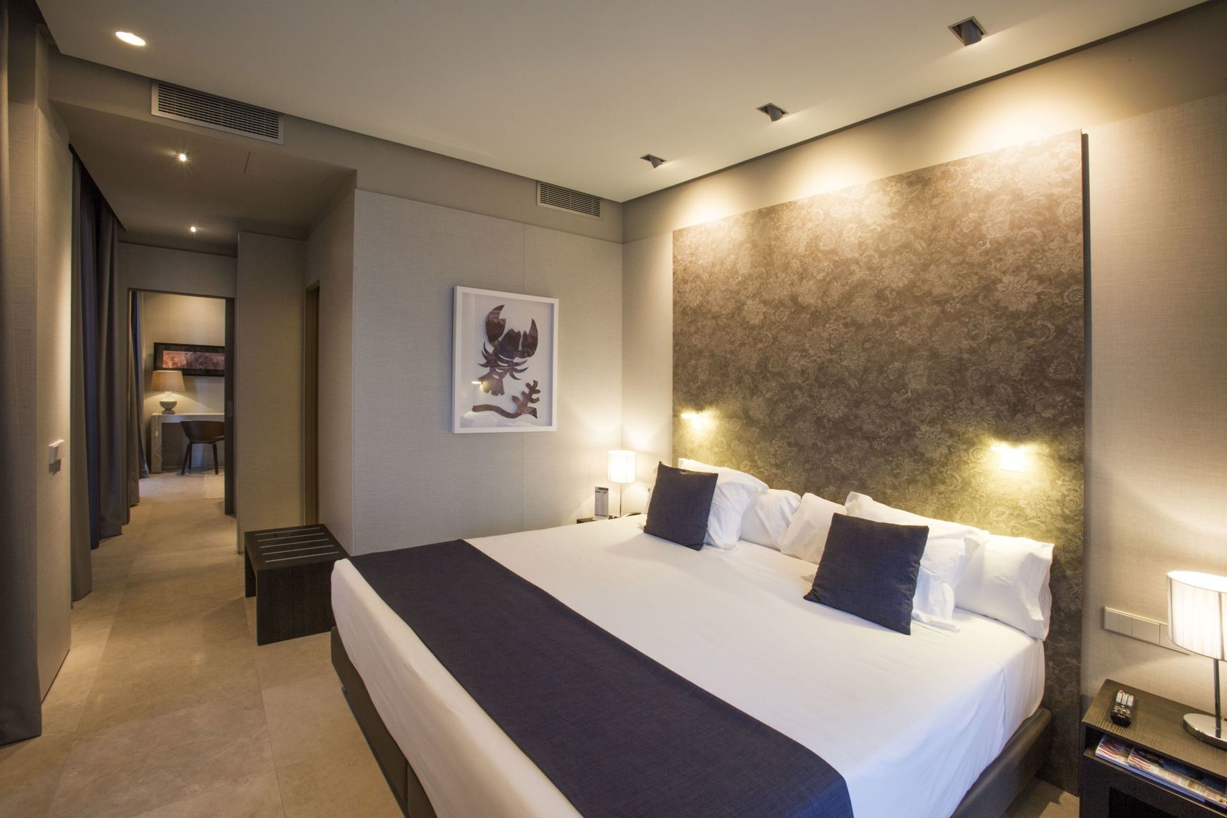 Premium bedding, down comforters, minibar, in-room safe