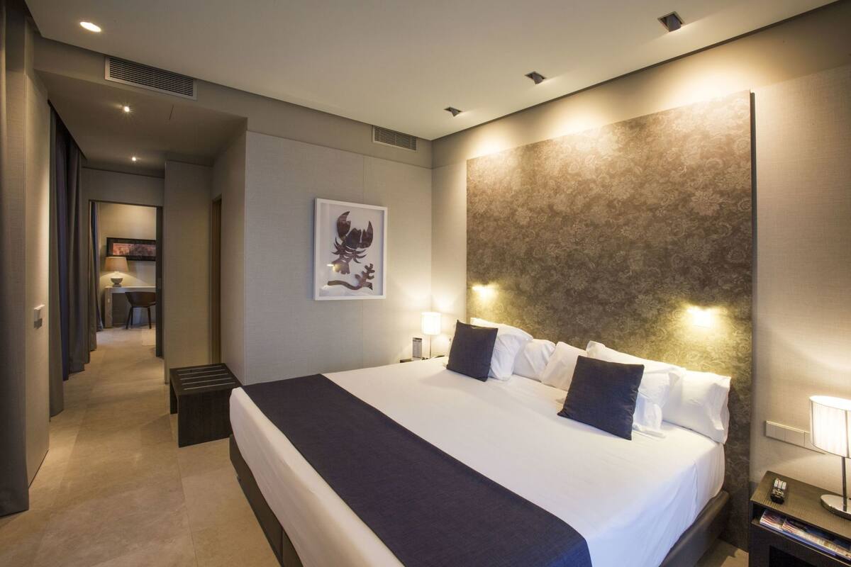 Hochwertige Bettwaren, Daunenbettdecken, Minibar, Zimmersafe