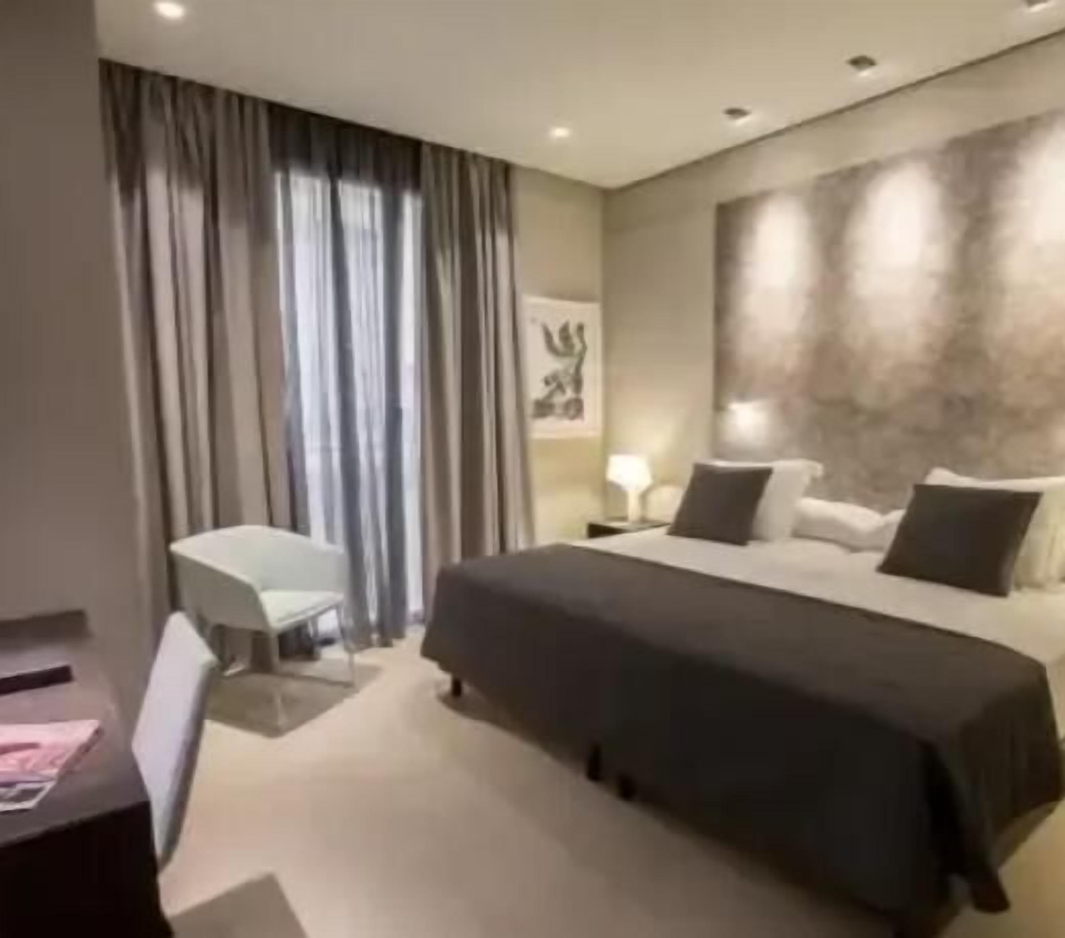 Premium bedding, down duvets, minibar, in-room safe