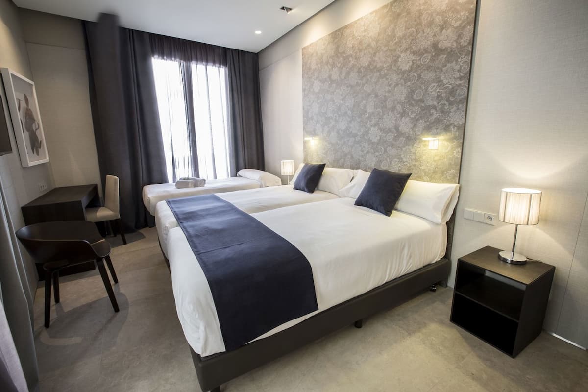 Hochwertige Bettwaren, Daunenbettdecken, Minibar, Zimmersafe