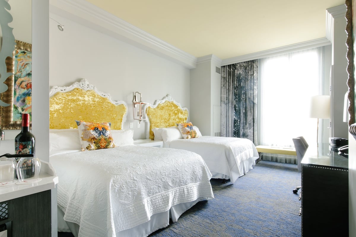 1 phòng ngủ, bộ đồ giường cao cấp, minibar, két bảo mật tại phòng