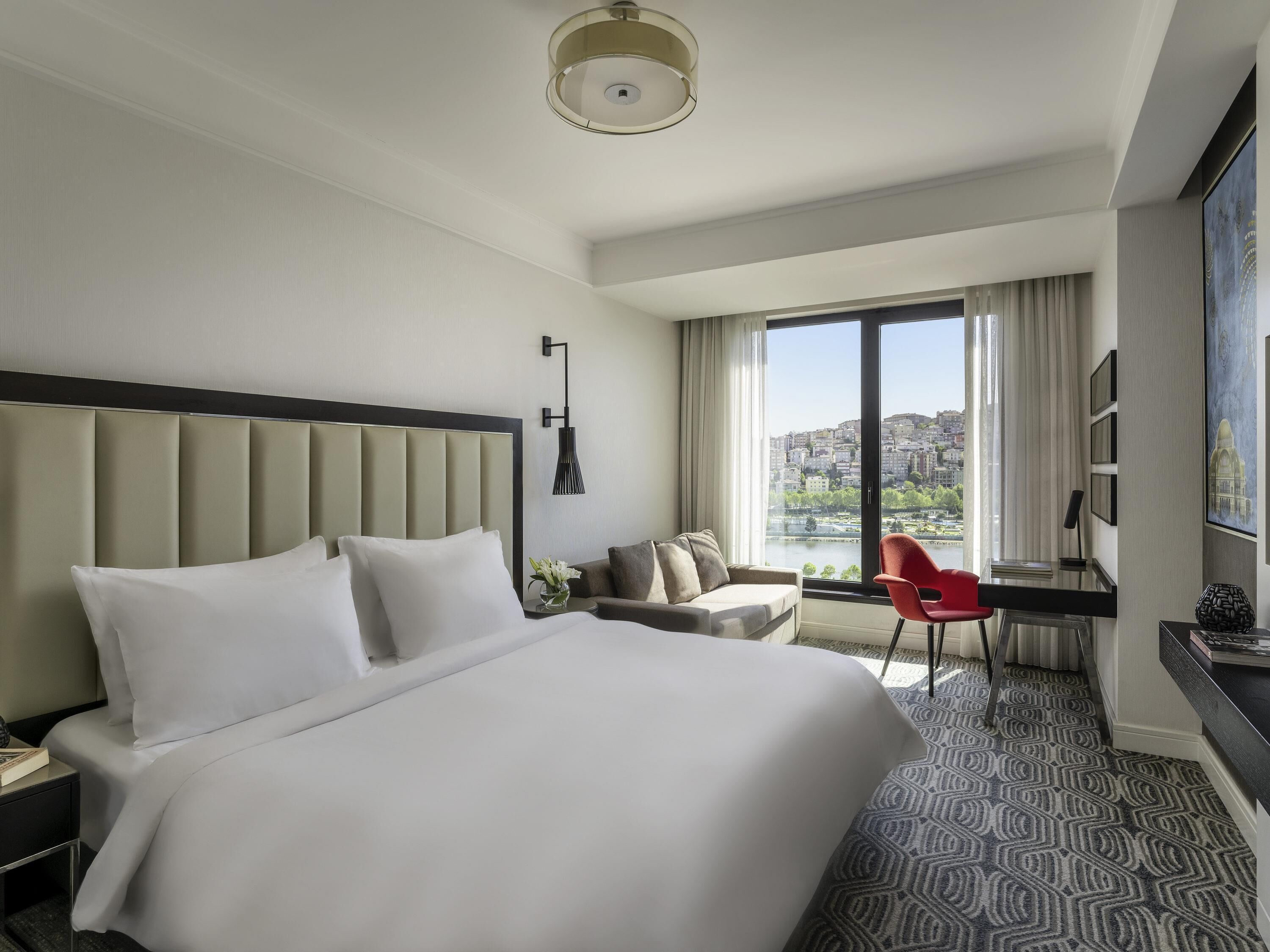 Deluxe Room, 1 King Bed, Sea View | Minibar, in-room safe, desk, blackout curtains