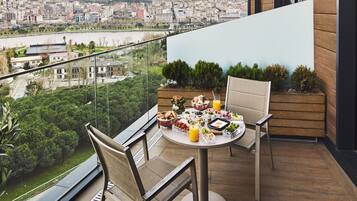 Premium Room, 1 Queen Bed, Sea View | Terrace/patio