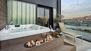 1 bedroom, minibar, in-room safe, desk