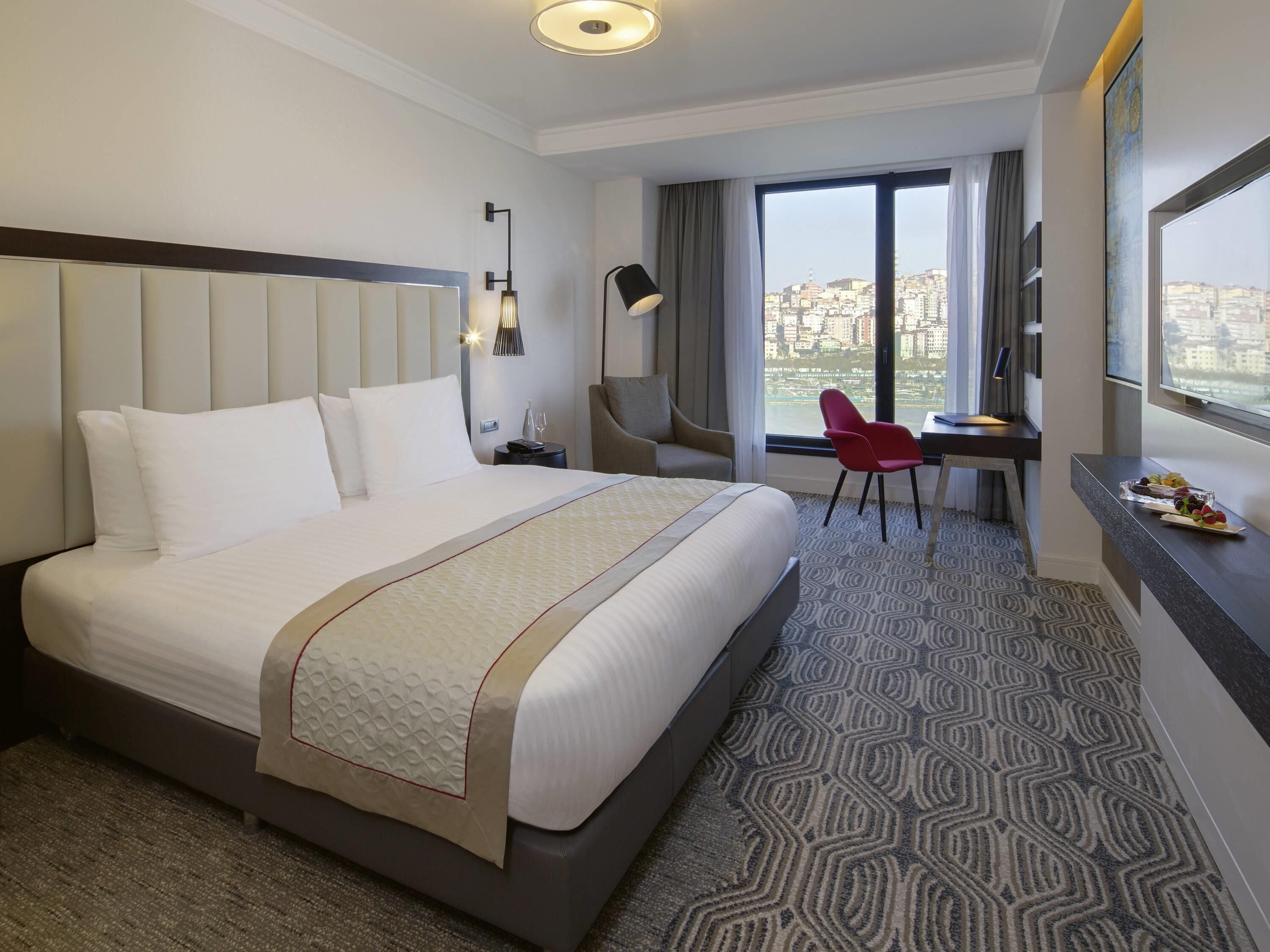 Deluxe Room, 1 King Bed, Sea View