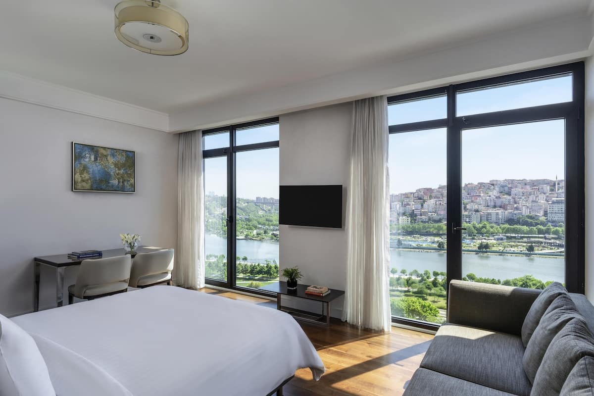 Junior Suite, 1 Queen Bed with Sofa bed, Sea View
