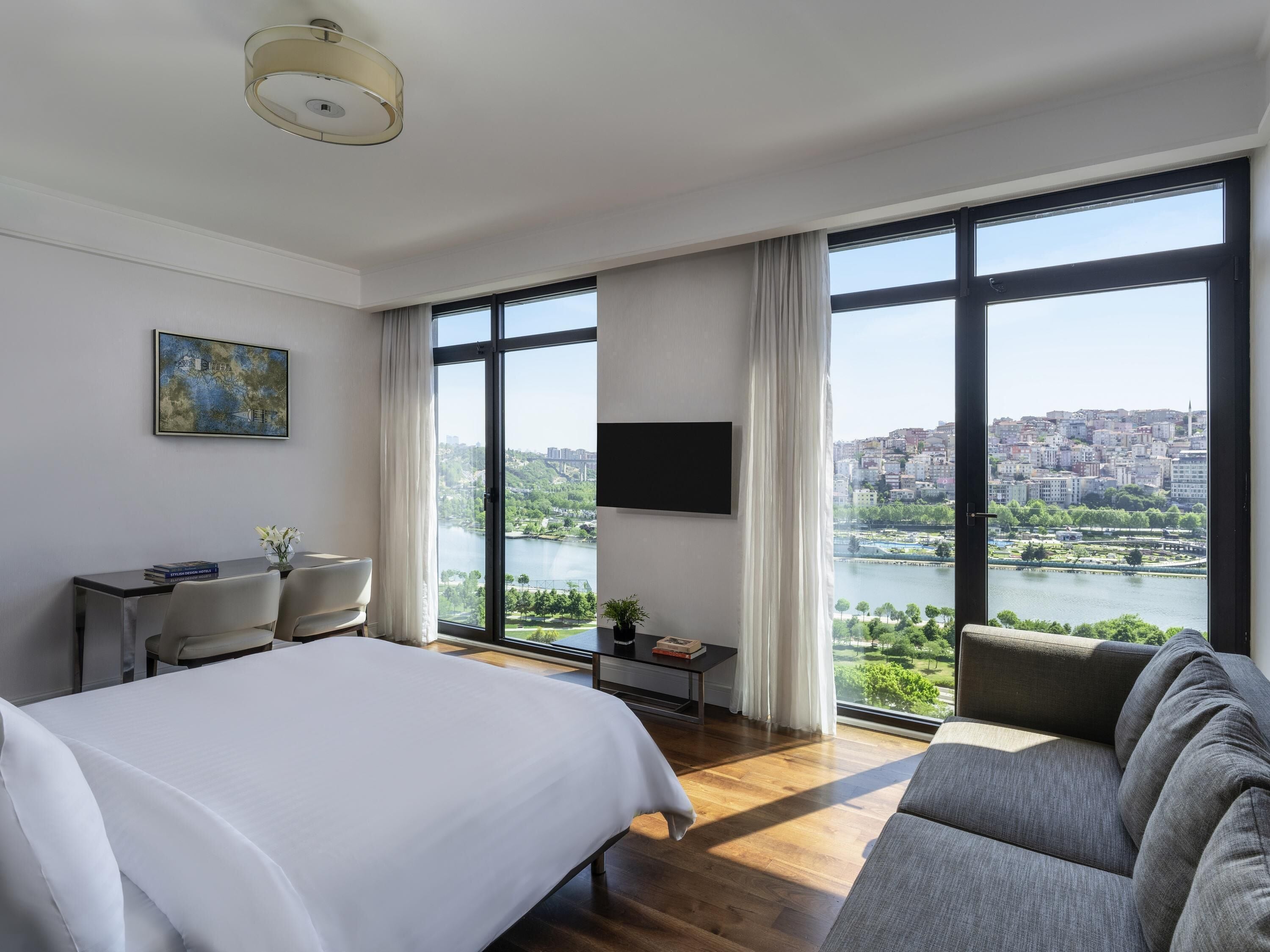 Junior Suite, 1 Queen Bed with Sofa bed, Sea View | Premium bedding, minibar, in-room safe, desk
