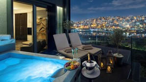 Suite, 1 kingsize-seng (Golden Horn) | Sengetøy av topp kvalitet, minibar, safe på rommet og skrivebord