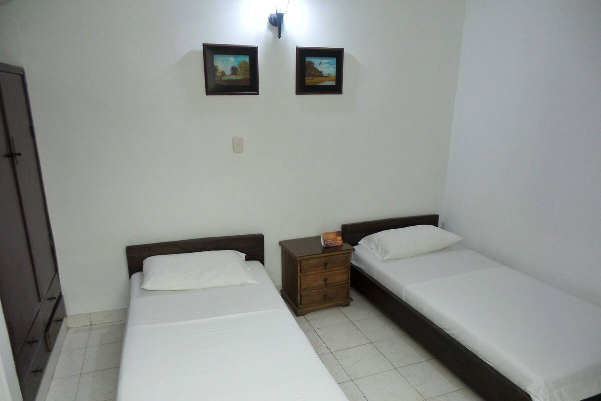 Iron/ironing board, rollaway beds, free WiFi
