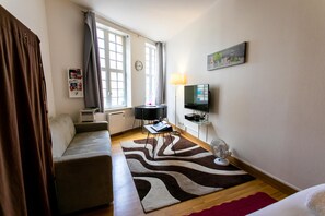 Premium bedding, minibar, blackout curtains, soundproofing