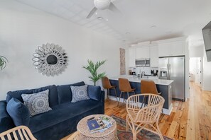 Dreibettzimmer | Wohnbereich | Flachbildfernseher